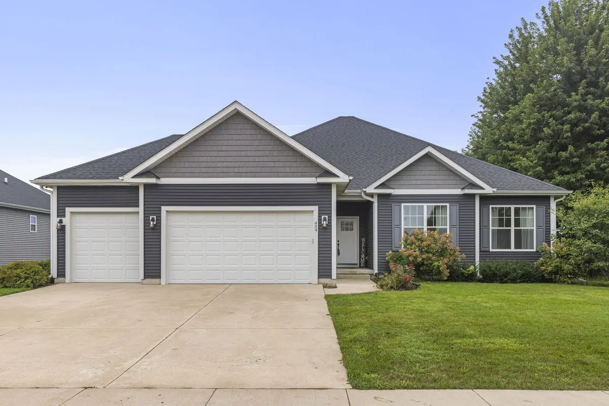 454 Snow ST, Sugar Grove, IL 60554