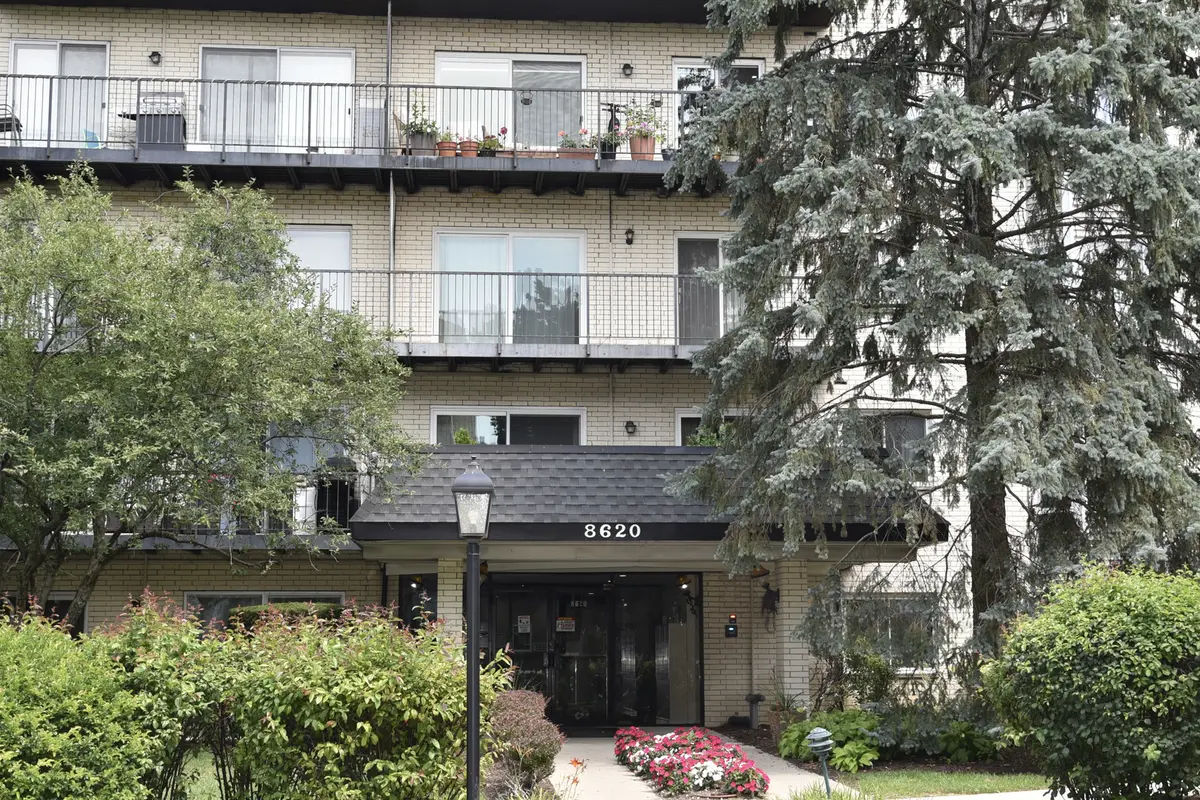 8620 Waukegan RD #105, Morton Grove, IL 60053