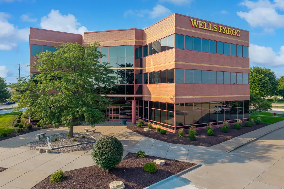 4300 E 53rd ST, Davenport, IA 52807