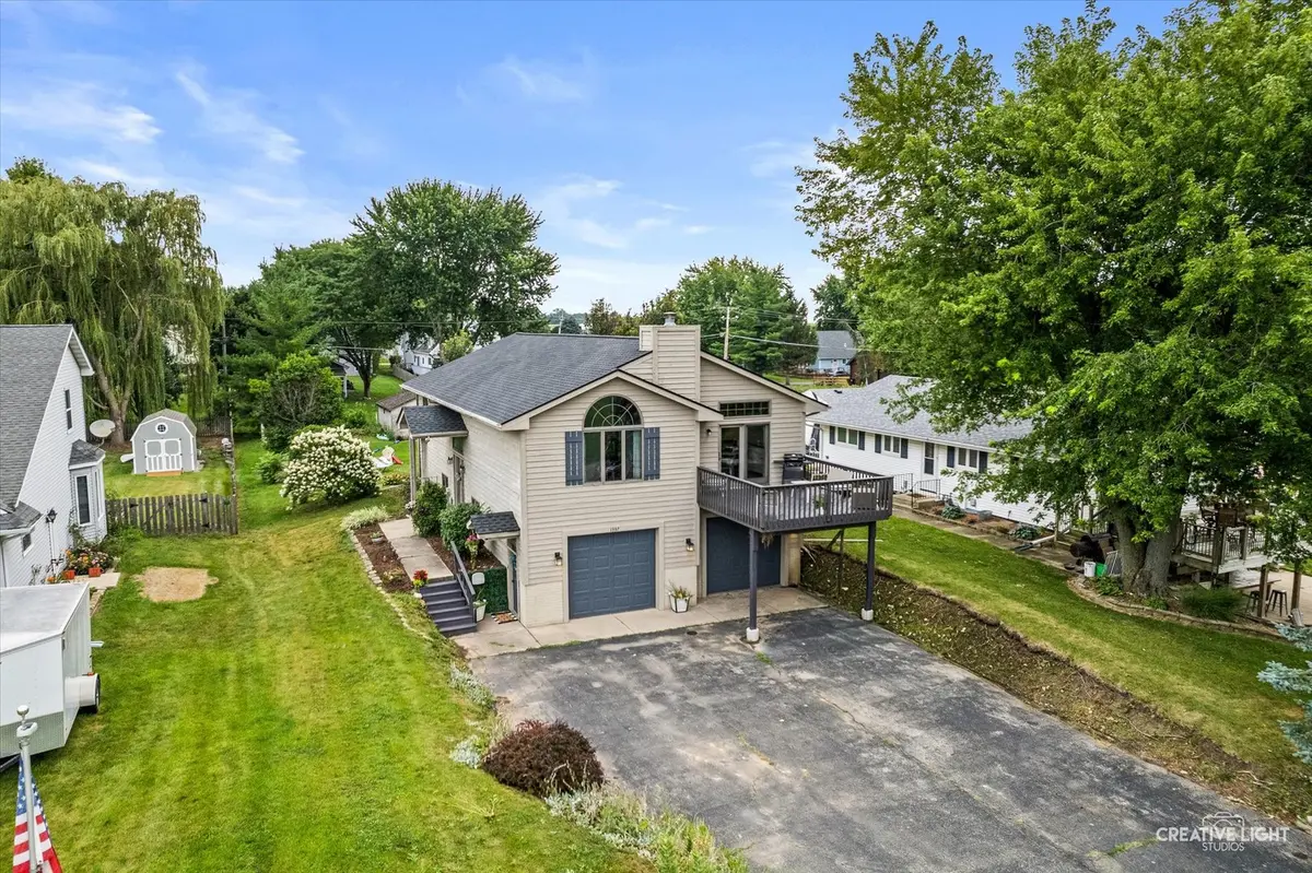 1337 Mabel LN, Lake Holiday, IL 60548