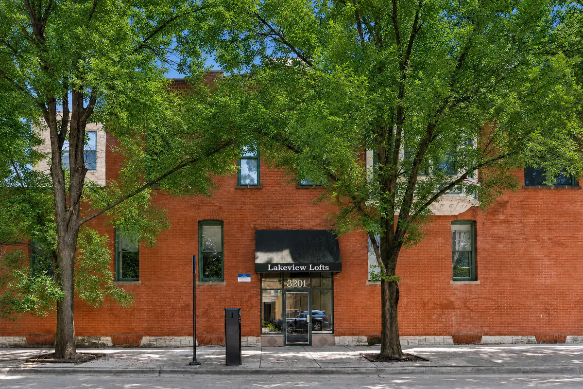 3201 N SEMINARY AVE #207, Chicago, IL 60657