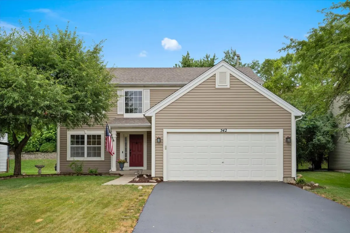 542 Waterford LN, South Elgin, IL 60177