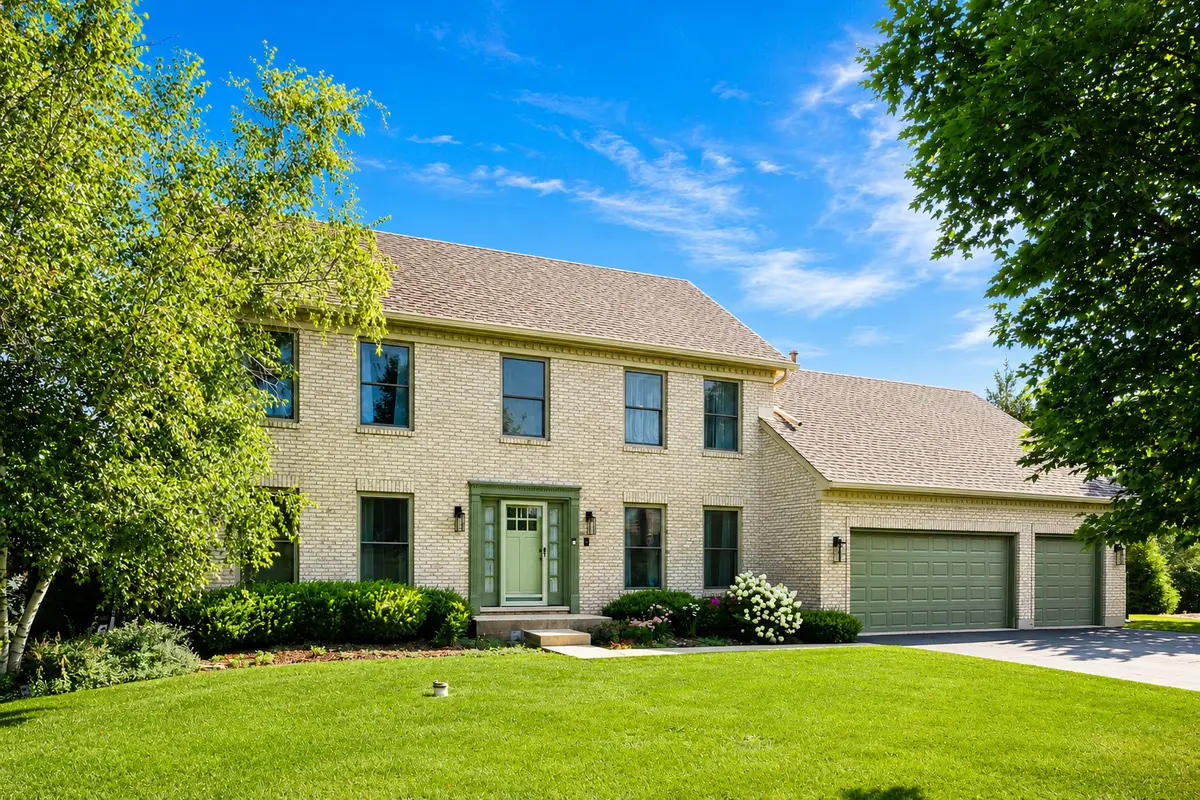 39W140 Baert LN, St. Charles, IL 60175