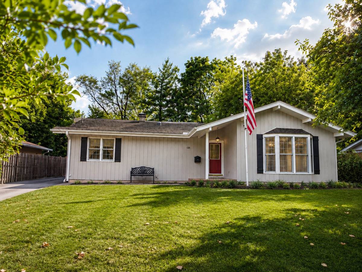 136 E Kimball AVE, Woodstock, IL 60098