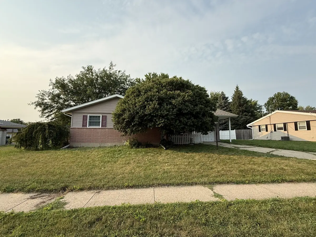 1204 E 20th ST, Sterling, IL 61081