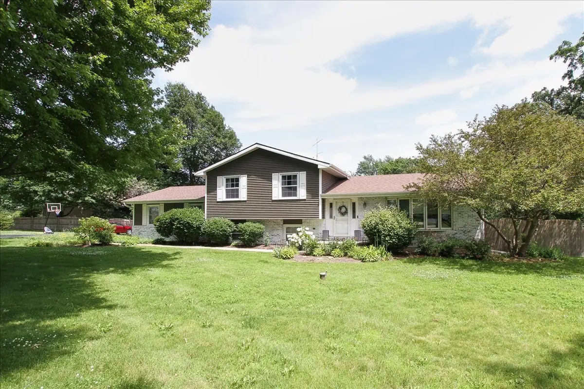 4N681 Brookside West DR, St. Charles, IL 60175