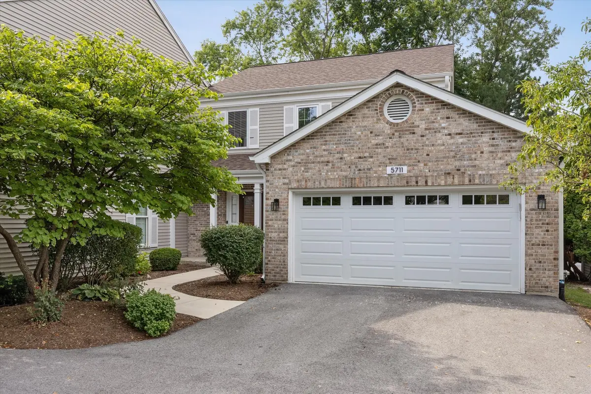 5711 Foxgate LN, Hinsdale, IL 60521