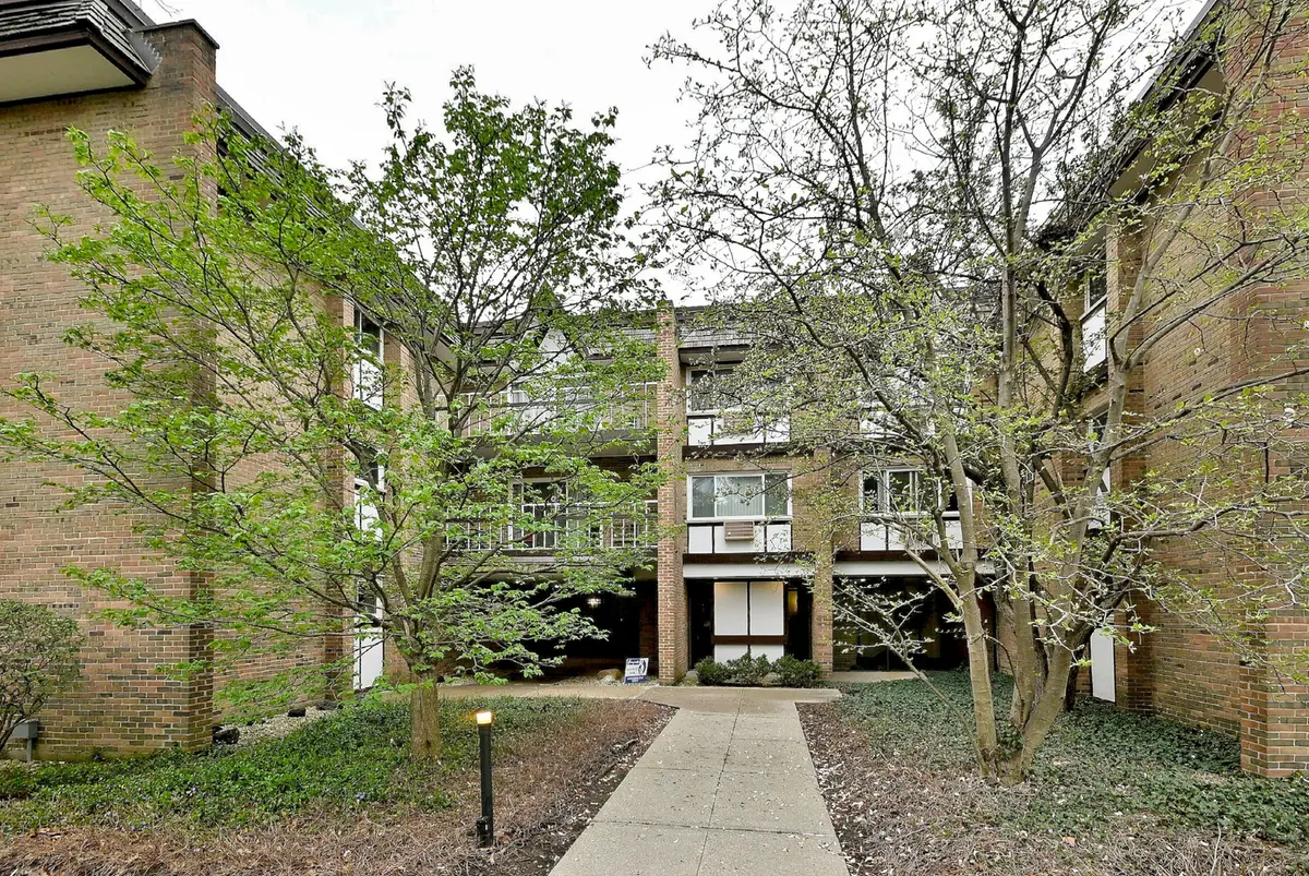 360 Claymoor AVE #2E, Hinsdale, IL 60521