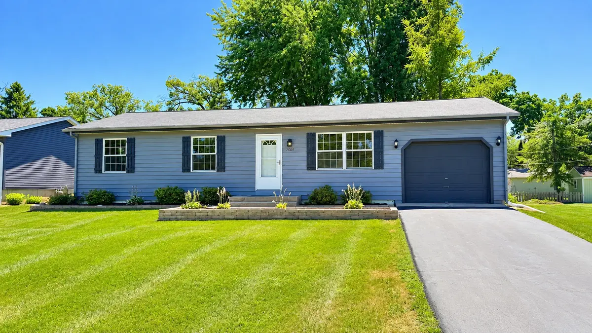 1509 Hickory ST, Mchenry, IL 60051