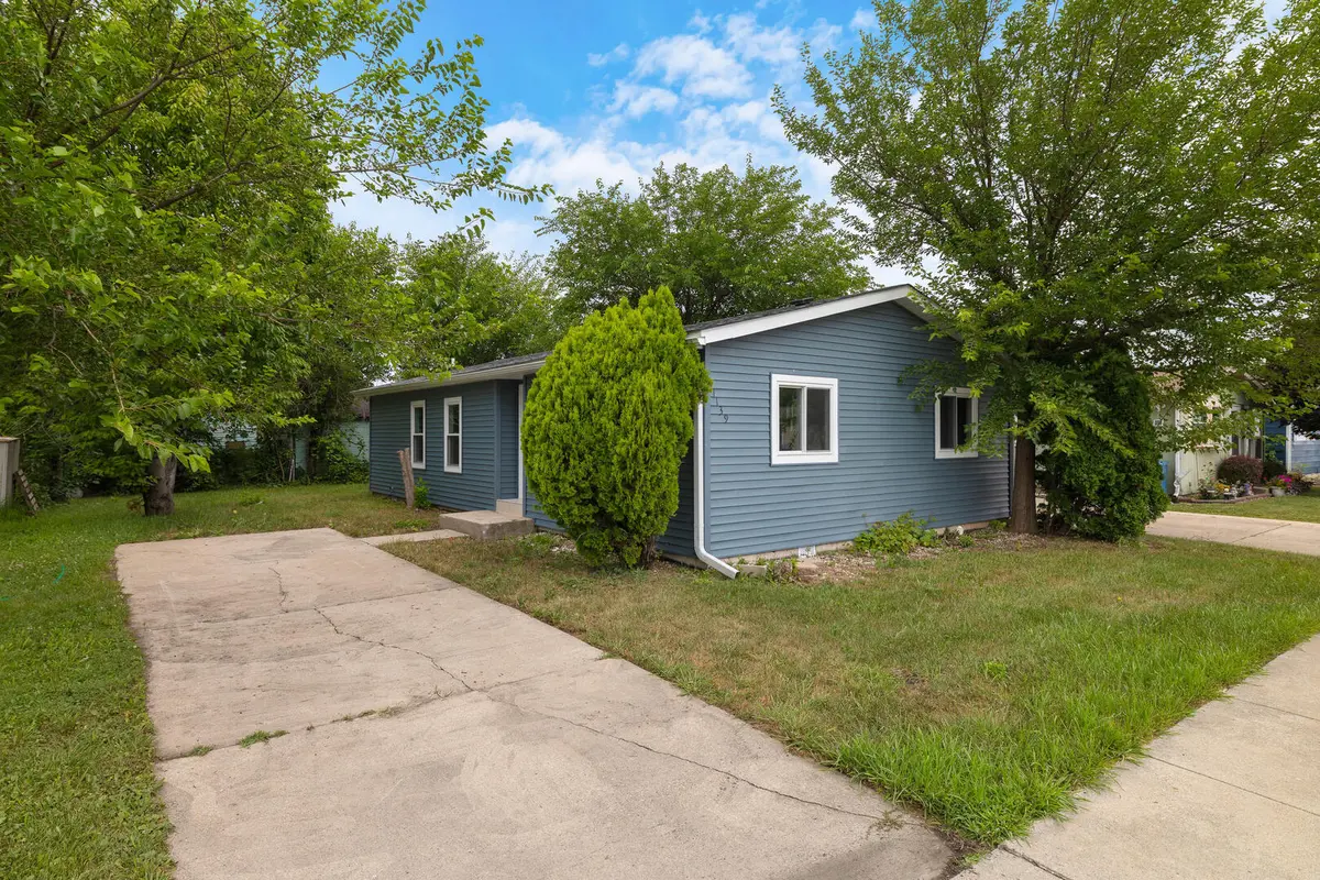 1139 W Barry LN, Sauk Village, IL 60411