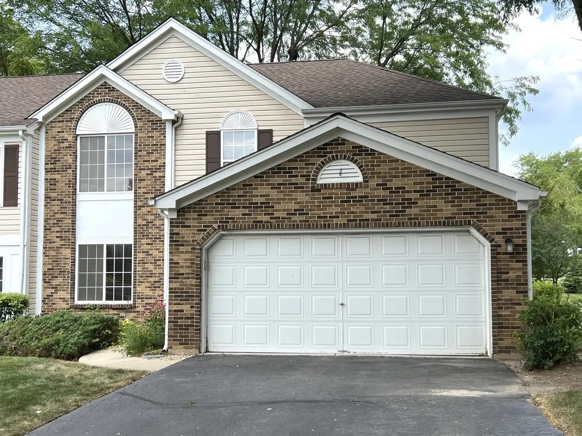 812 Canterbury LN, Island Lake, IL 60042