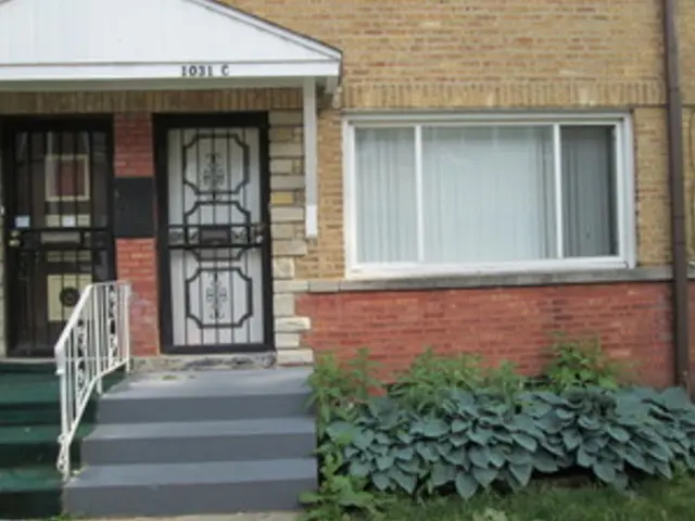 1031 Bellwood AVE #C, Bellwood, IL 60104
