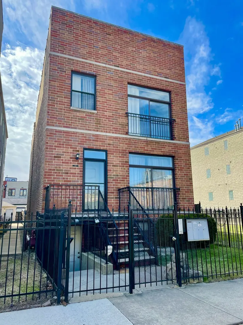 469 E Bowen AVE #1, Chicago, IL 60653