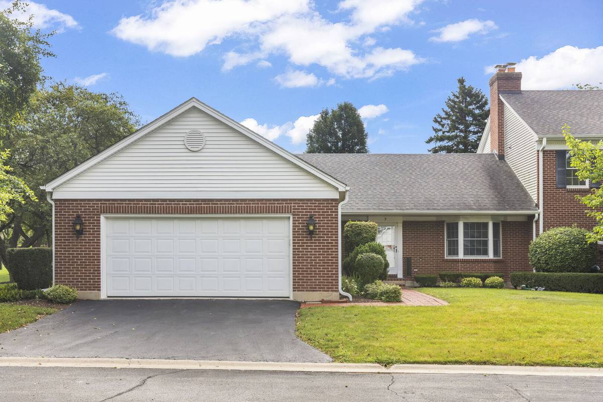 7 Douglas DR, Sugar Grove, IL 60554
