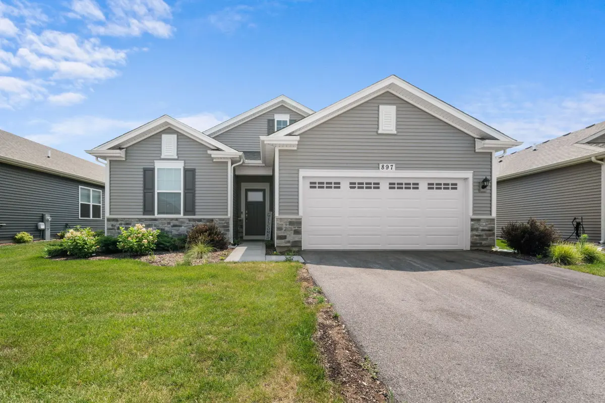 897 Plateau DR, Pingree Grove, IL 60140