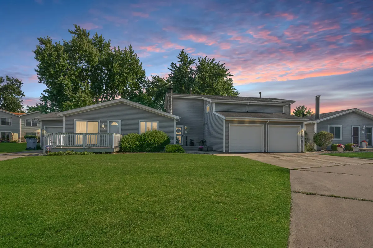 1562 Hunt DR #B, Normal, IL 61761