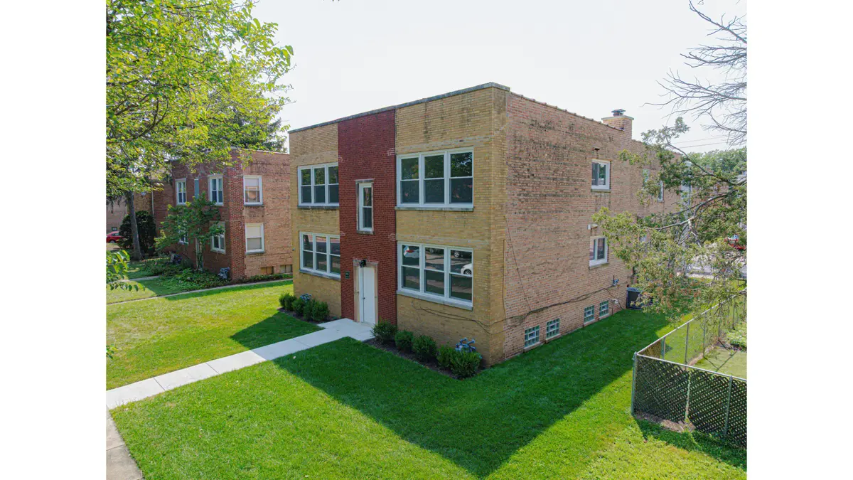 8914 Lamon AVE #1N, Skokie, IL 60077