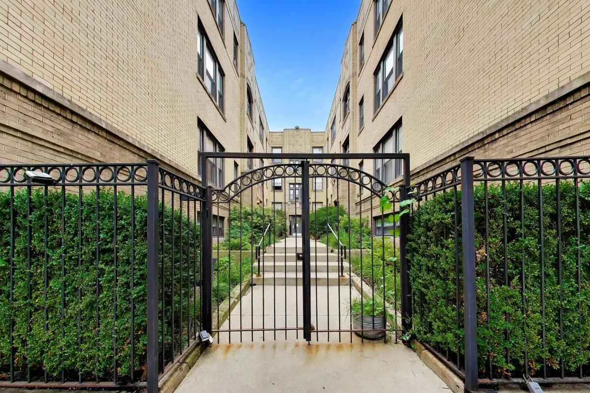 4636 N Albany AVE #2, Chicago, IL 60625