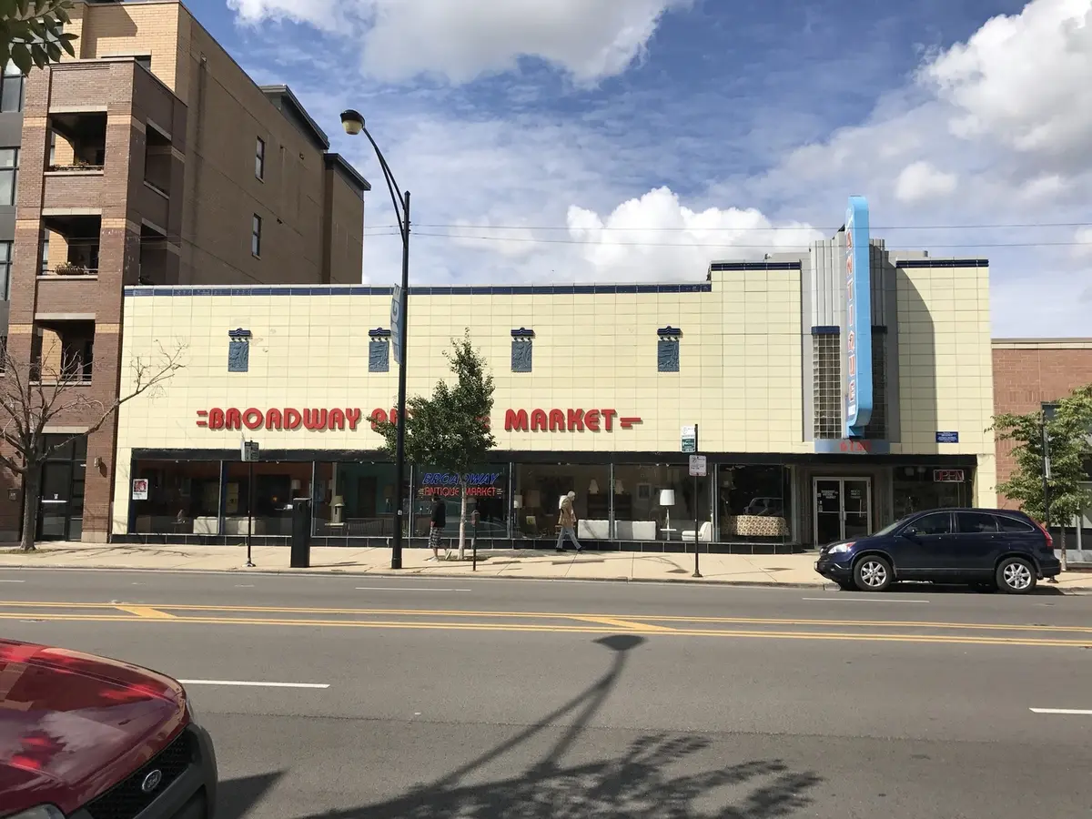 6130 N Broadway, Chicago, IL 60660