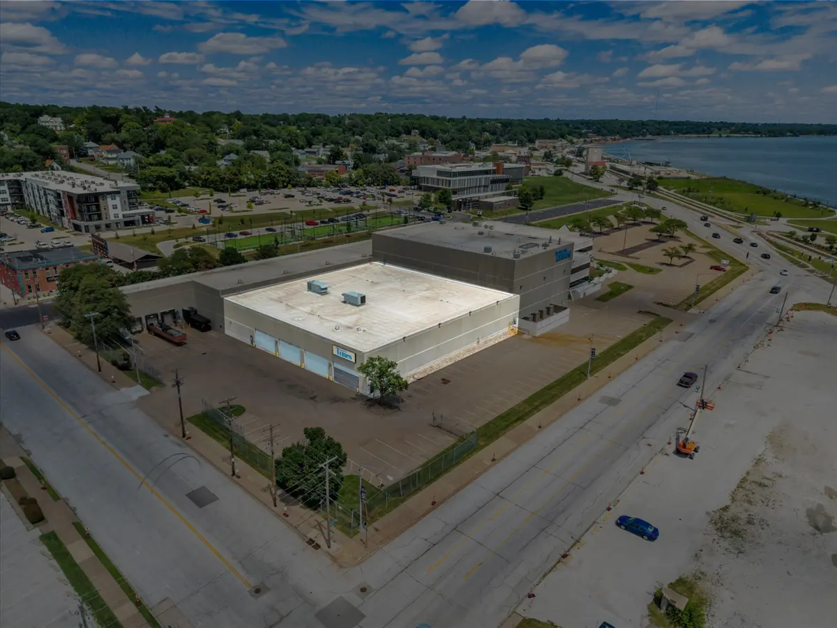 500 E 3rd ST, Davenport, IA 52801