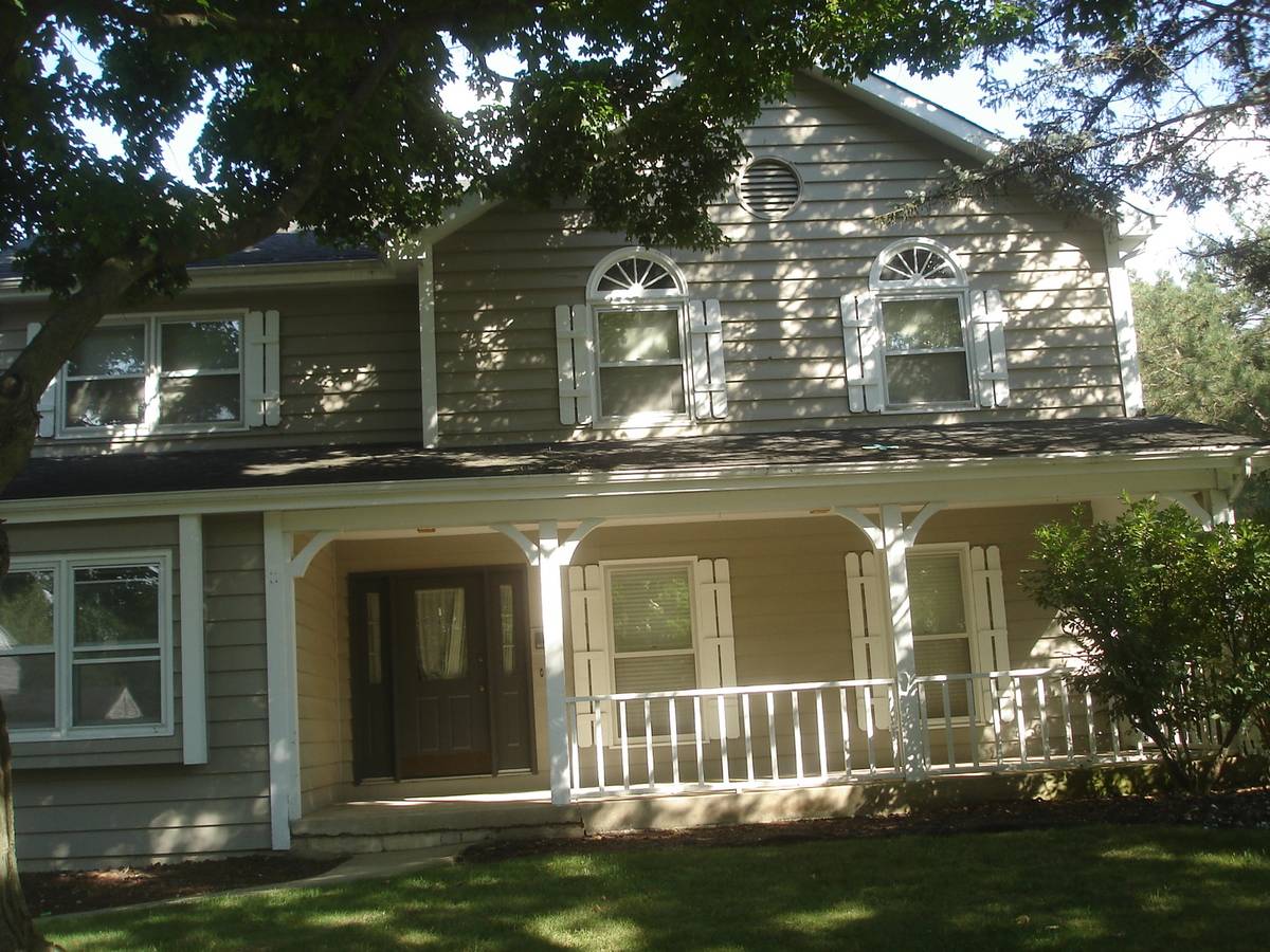 2240 Rosehill CT, Naperville, IL 60565