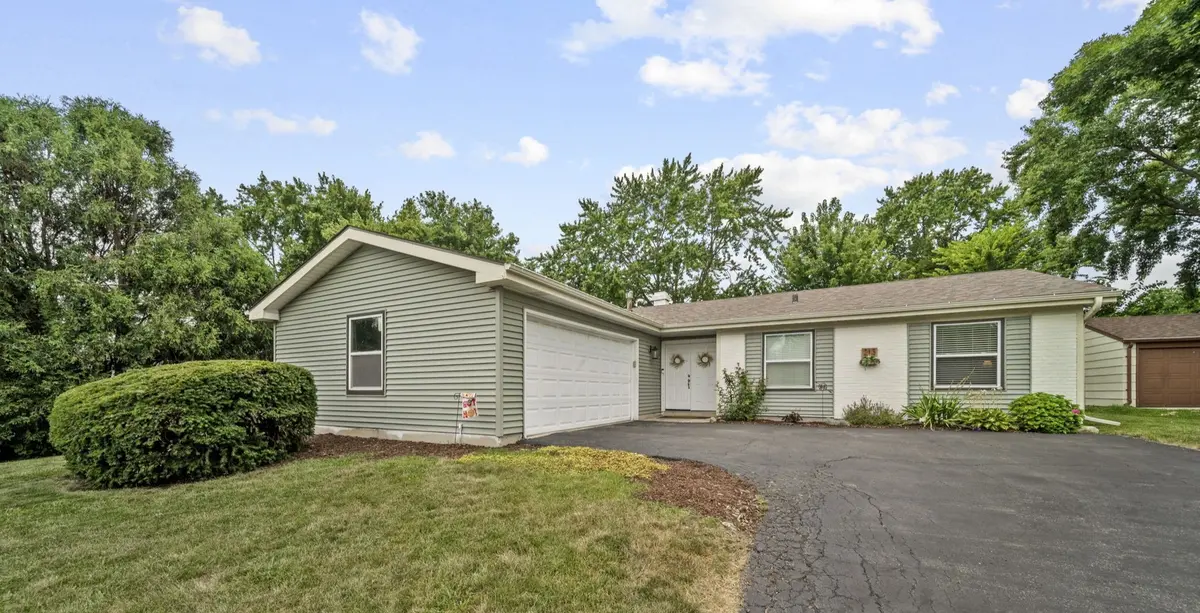 213 Lexington DR, Bolingbrook, IL 60440
