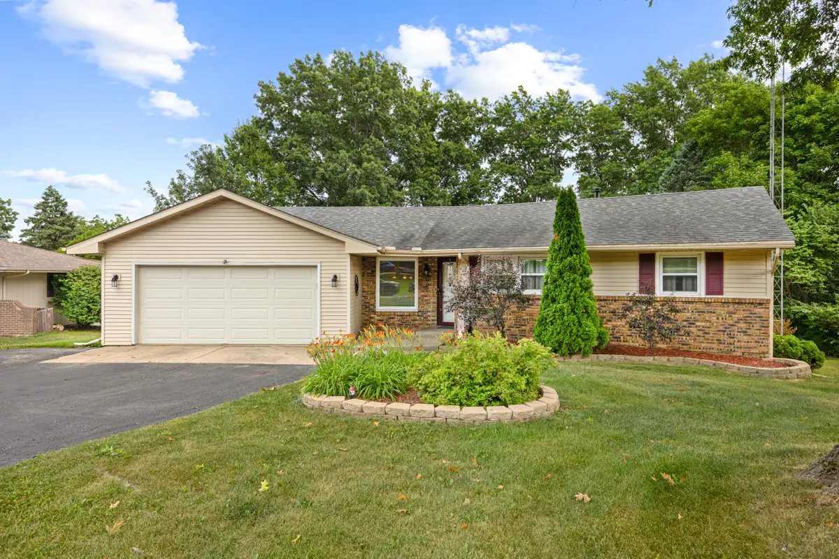 1686 Valencia DR, Rockford, IL 61108