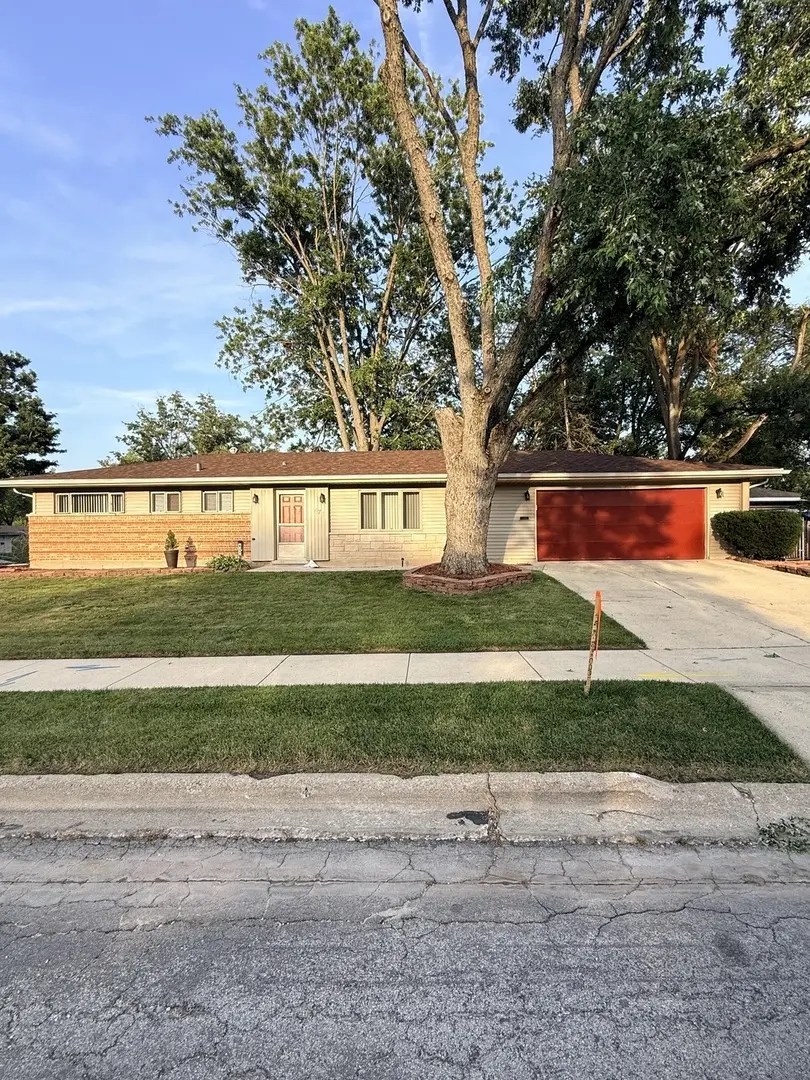471 Tomahawk ST, Park Forest, IL 60466