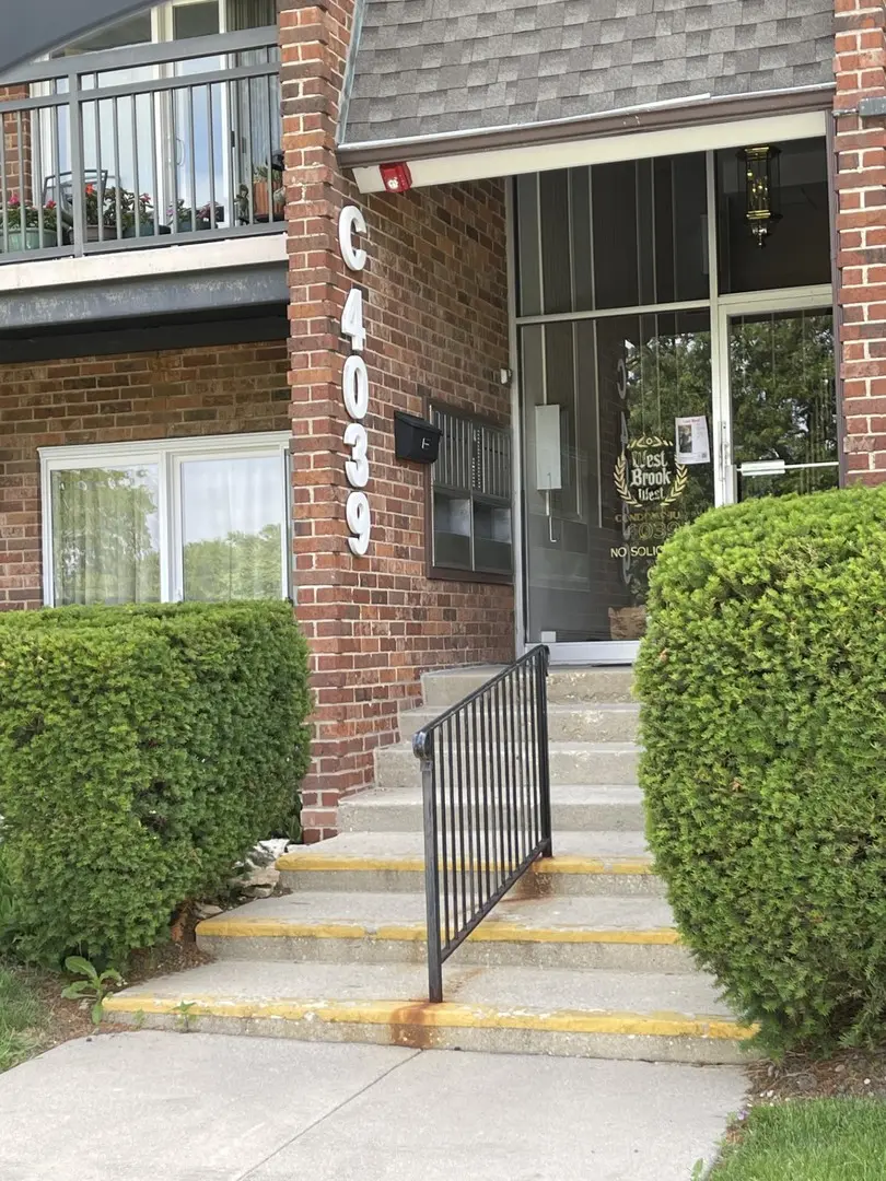 4039 Saratoga AVE #C101, Downers Grove, IL 60515