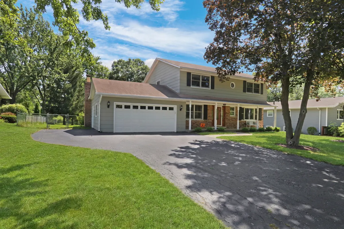 15033 W Redwood LN, Libertyville, IL 60048
