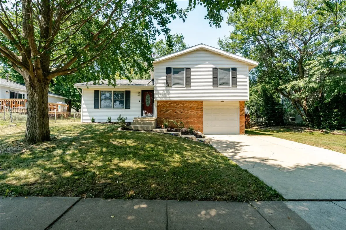 1216 N Hershey RD, Bloomington, IL 61704