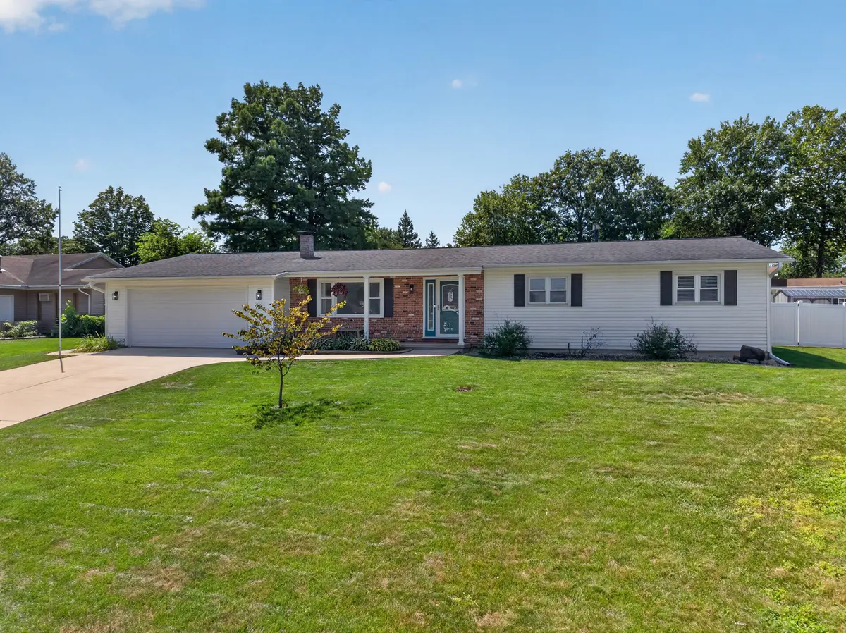 821 King Arthur LN, Ottawa, IL 61350