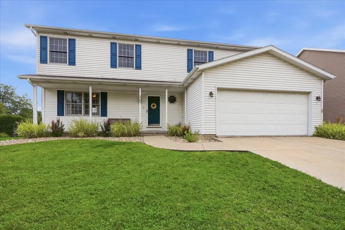 2709 Brighton LN, Bloomington, IL 61704