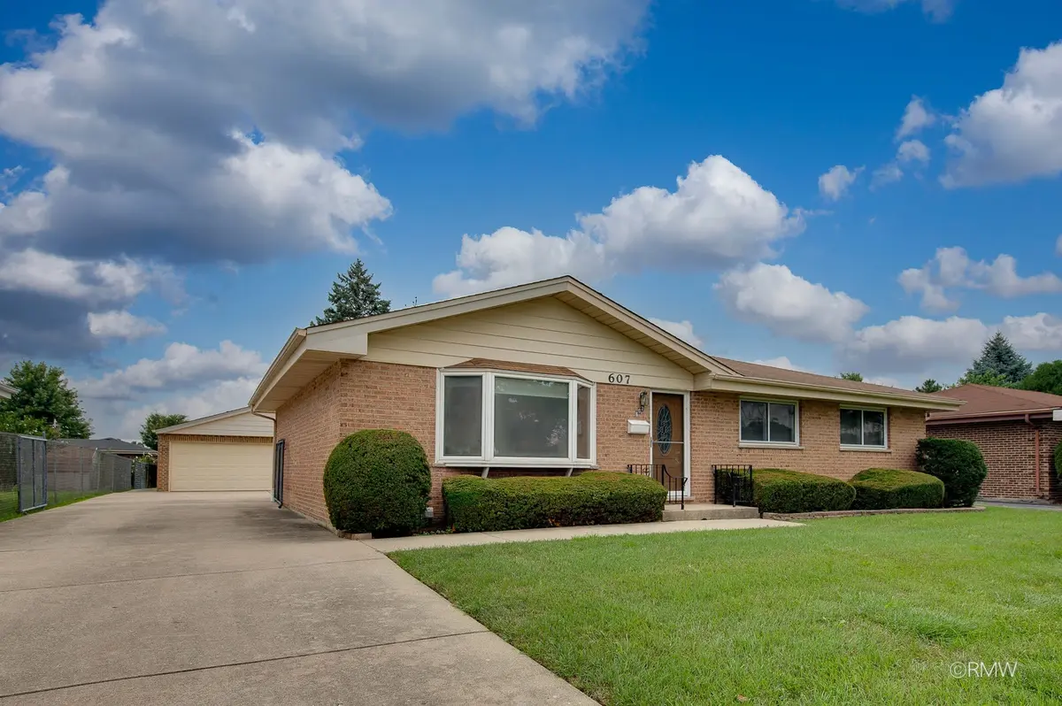 607 W Montrose AVE, Wood Dale, IL 60191
