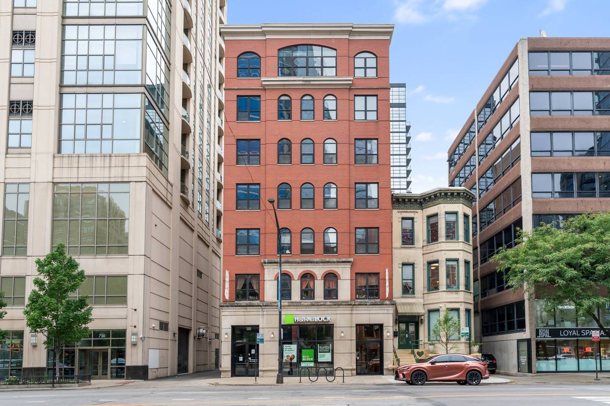 742 N LaSalle ST #5, Chicago, IL 60654