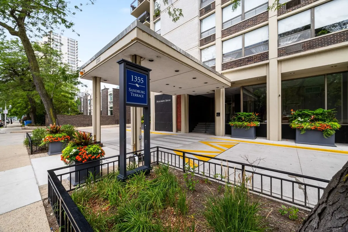 1355 N Sandburg TER #1809, Chicago, IL 60610
