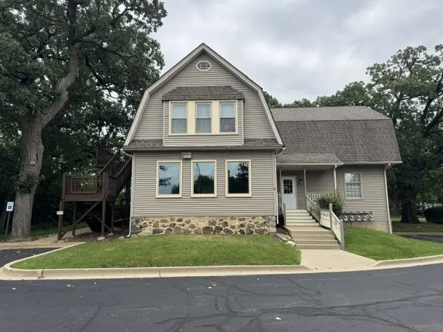 530 Rockland RD #100, Crystal Lake, IL 60014