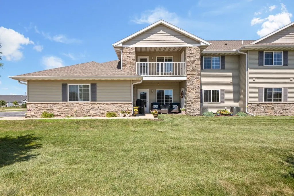 400 E Franklin ST E #201, Eldridge, IA 52748