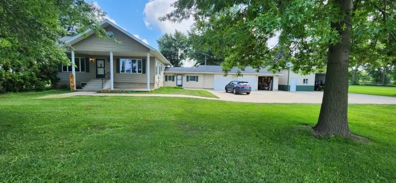 1654 Hoover RD, Deer Grove, IL 61243
