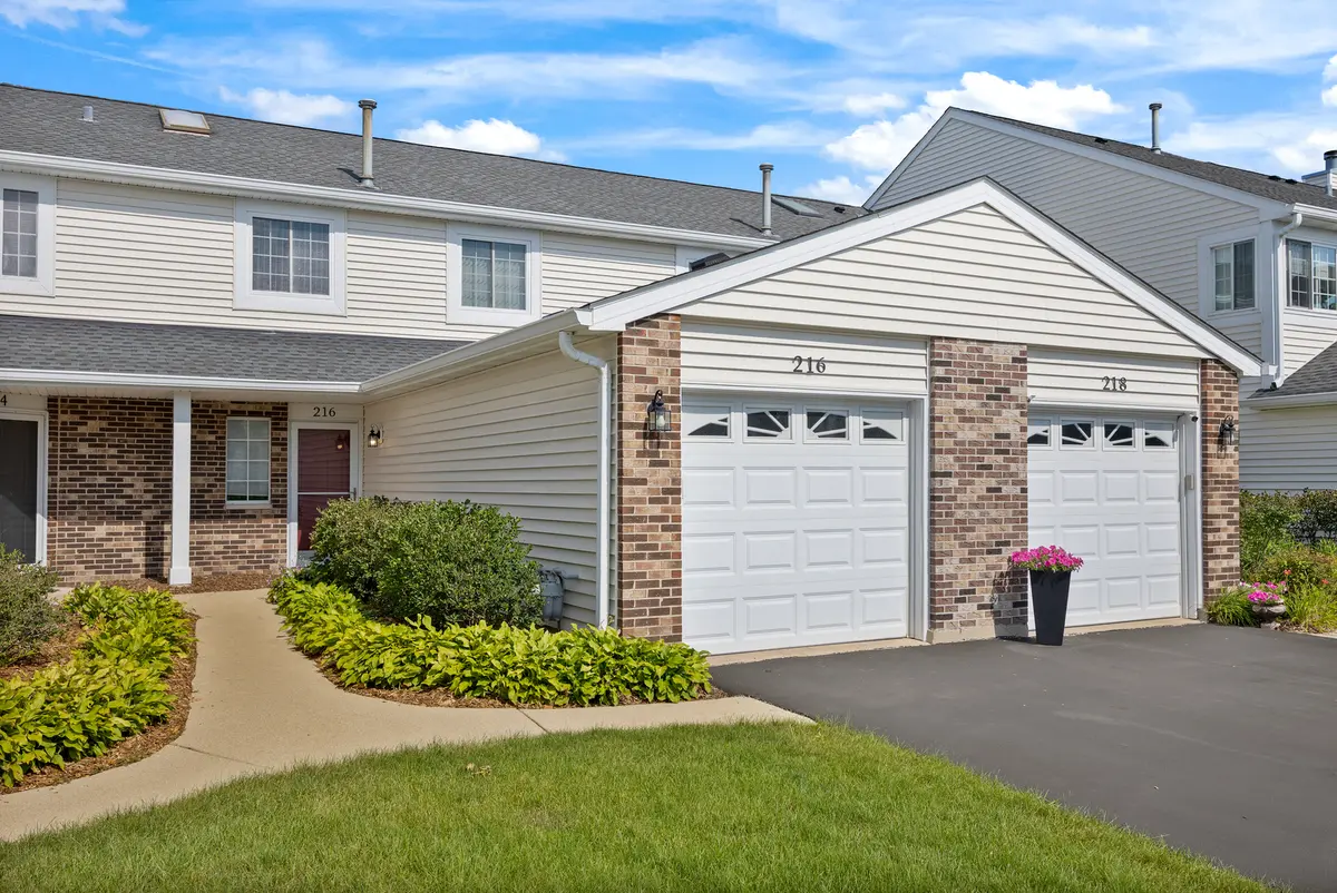 216 Brittany DR #8E-2, Streamwood, IL 60107