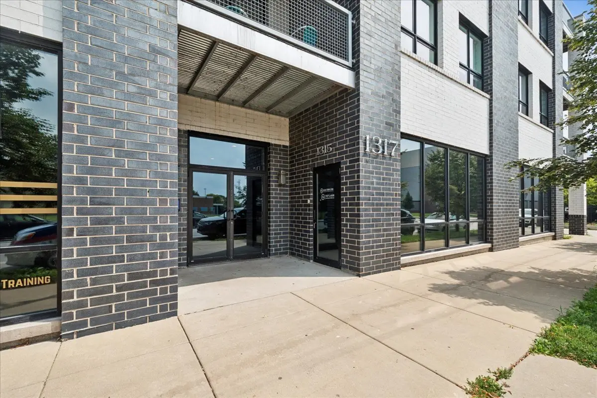 1317 N Larrabee ST #401, Chicago, IL 60610