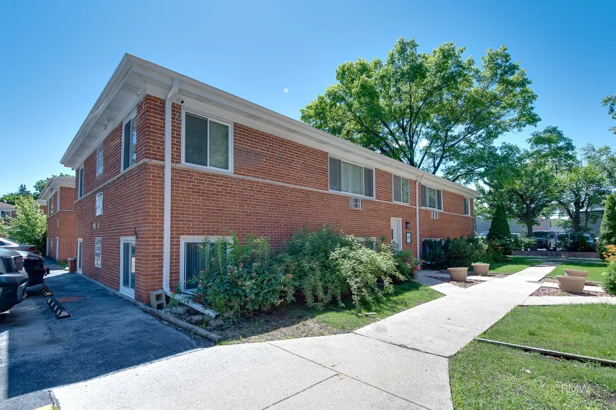 32 N Main ST #1S, Glen Ellyn, IL 60137