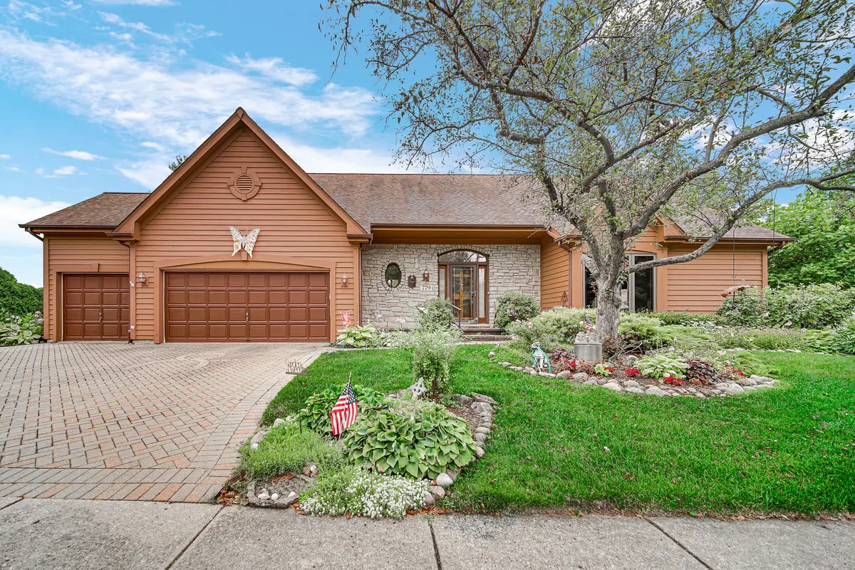 779 Feather Sound DR, Bolingbrook, IL 60440