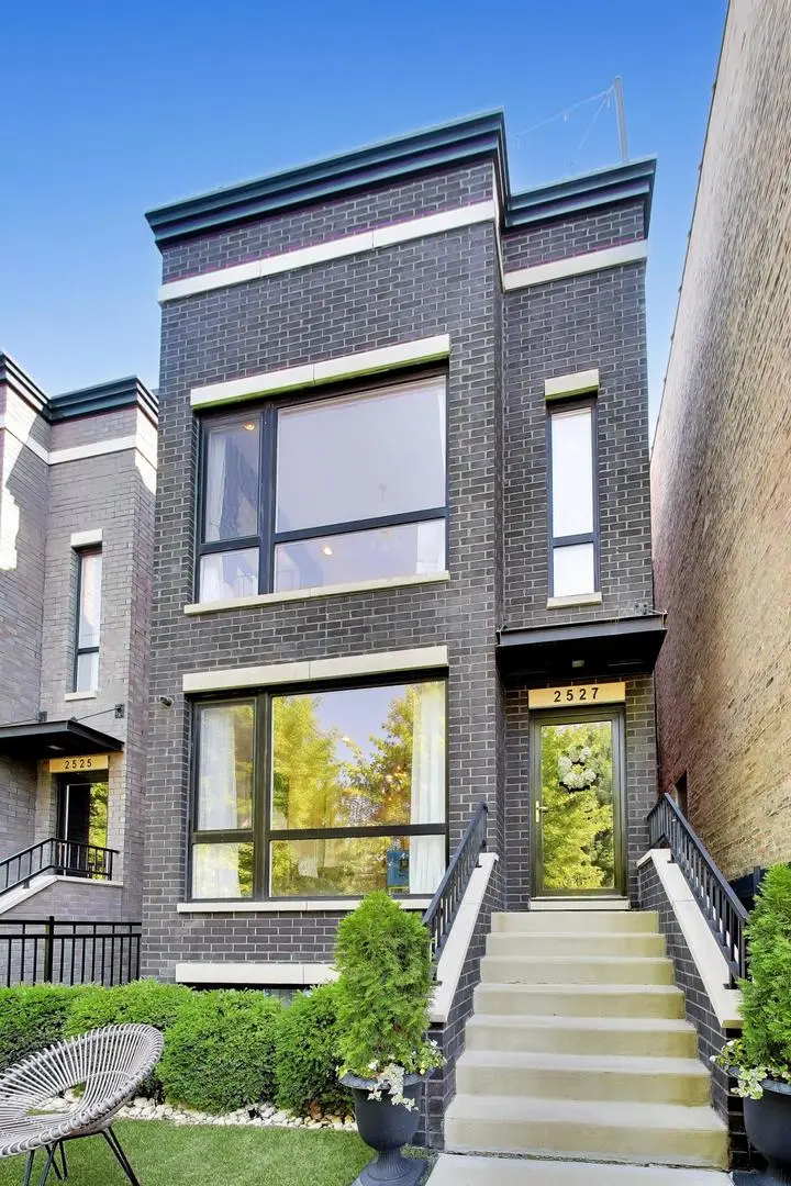 2527 W MEDILL AVE, Chicago, IL 60647