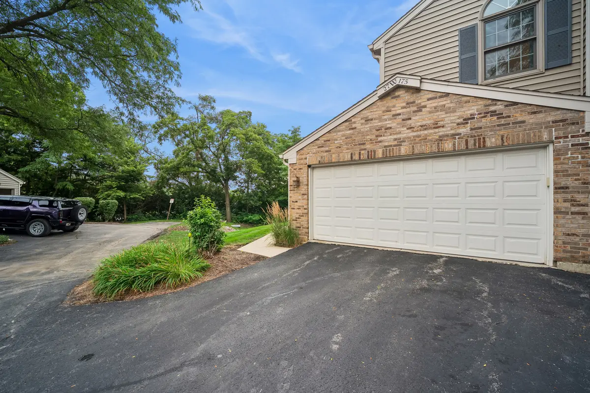 27W175 Emerson CT, Winfield, IL 60190