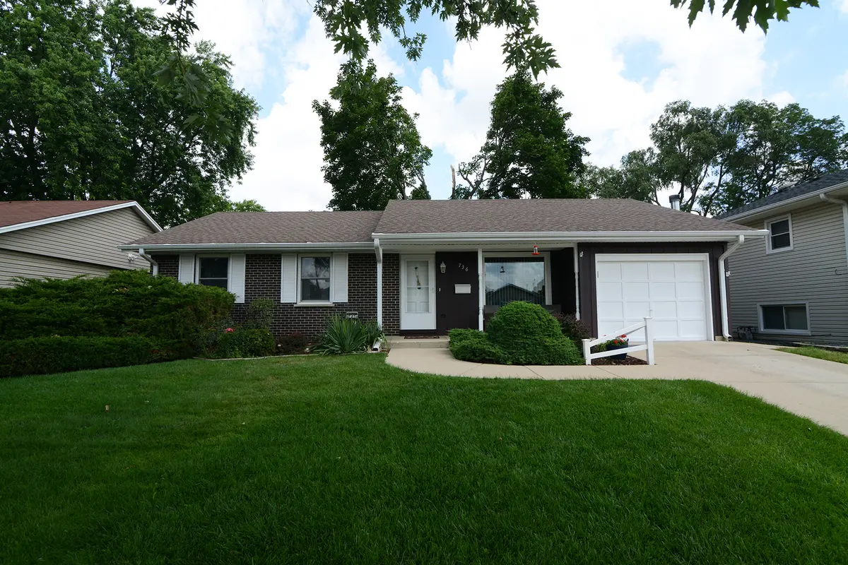 736 Cynthia LN, Glendale Heights, IL 60139