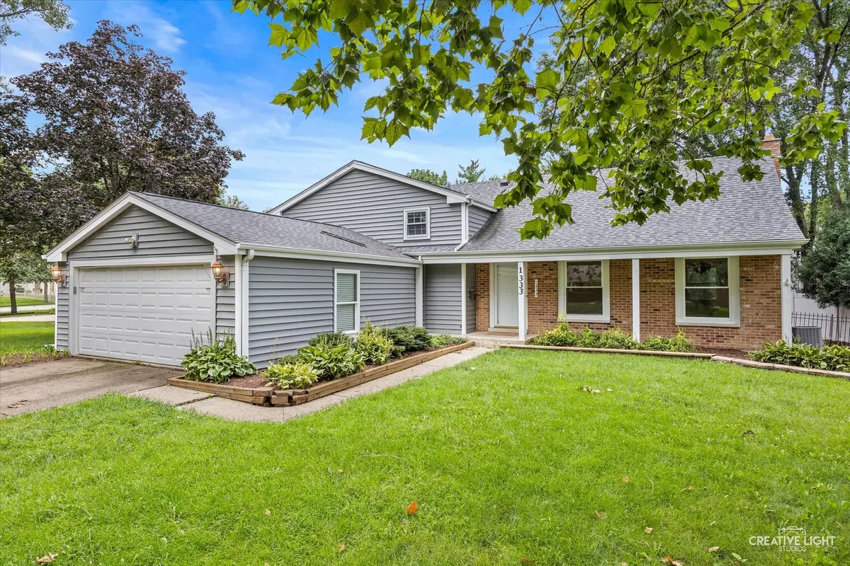 1333 Briarwood DR, Naperville, IL 60540