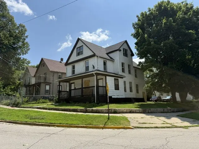 637 8th ST, Waukegan, IL 60085