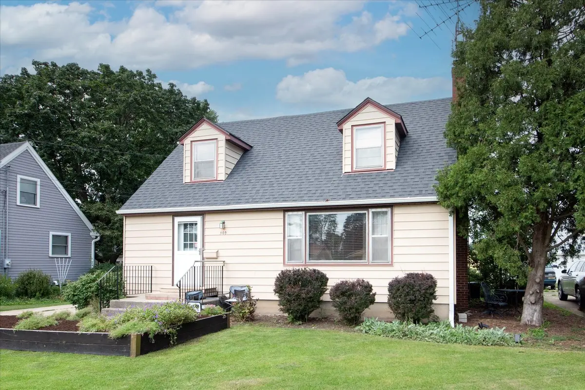 309 E Sunset PL, Dekalb, IL 60115