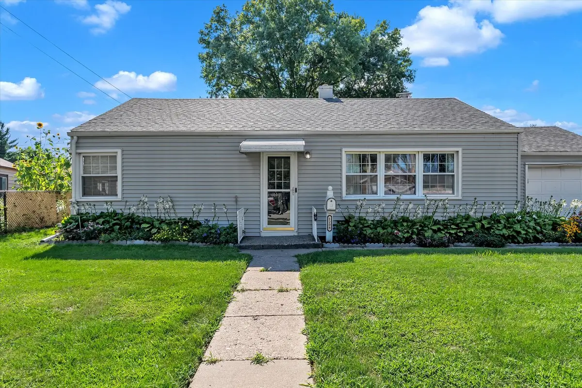 1208 18th ST, Bettendorf, IA 52722